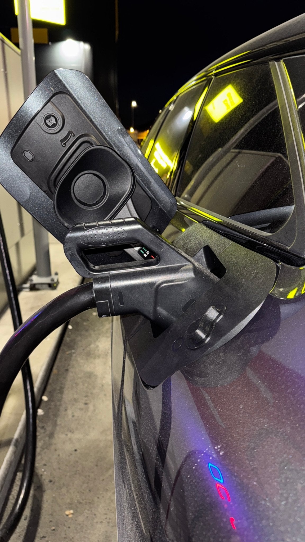 Audi A6 Avant E - tron vær og snø deksel for ladeport - Sort - PROTONORD - PROTONORD