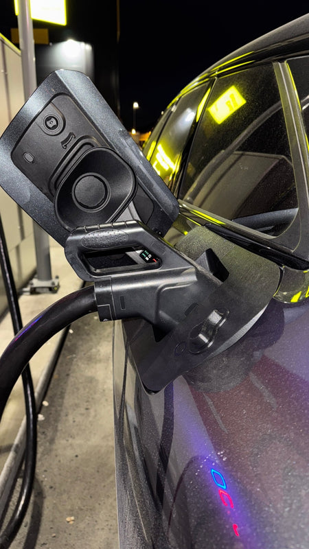 Audi A6 Avant E - tron vær og snø deksel for ladeport - Sort - PROTONORD - PROTONORD