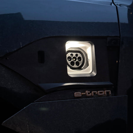 Audi E - tron quattro 50/55 V2 vær og snø deksel for ladeport - Standard Venstre - PROTONORD - PROTONORD