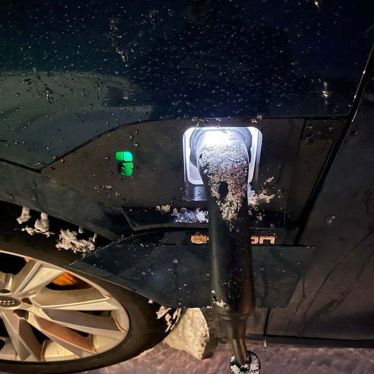 Audi E - tron quattro 50/55 V2 vær og snø deksel for ladeport - Standard Venstre - PROTONORD - PROTONORD