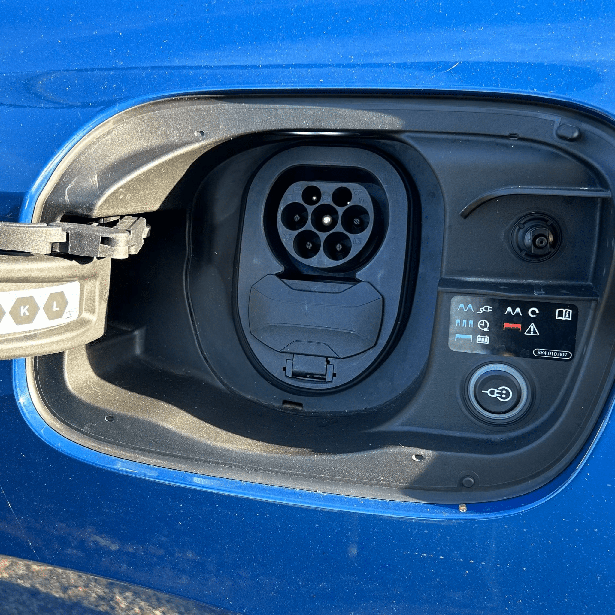 Audi Q6 E - tron vær og snø deksel for ladeport - Tromsø - PROTONORD - PROTONORD