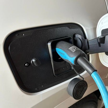 BMW iX1 (U11) vær og snø deksel for ladeport - Sort - PROTONORD - PROTONORD