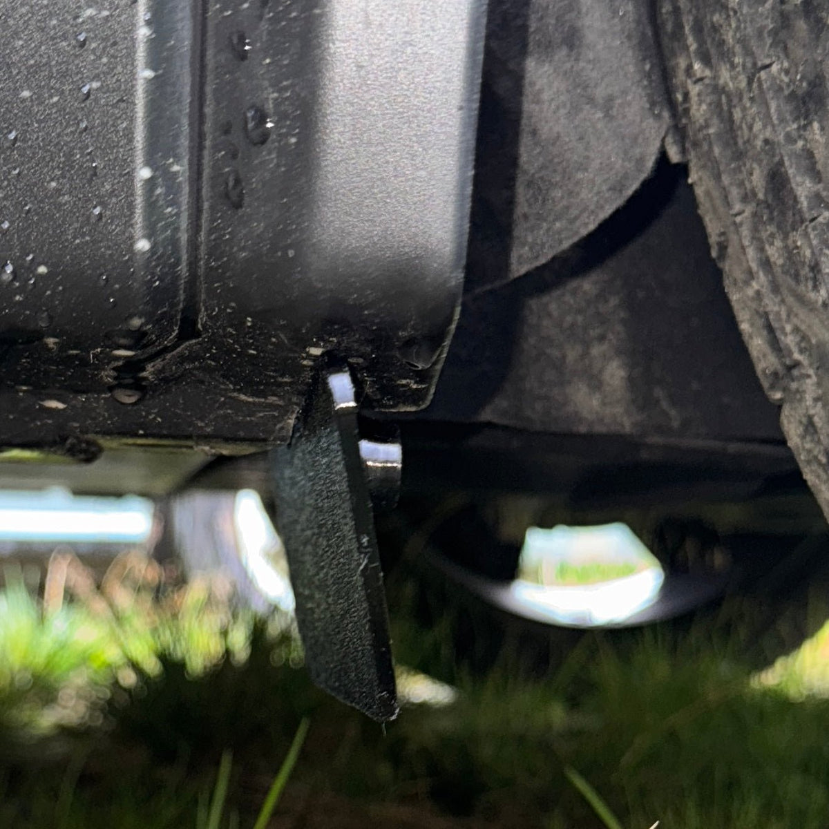 Fisker Ocean konverteringsett deflector bakjul (Kommer snart) - Venstre braketter med deflector - PROTONORD - PROTONORD