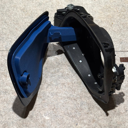 Fisker Ocean ladeluke reservedel - PETG carbonfiber SORT - PROTONORD - PROTONORD