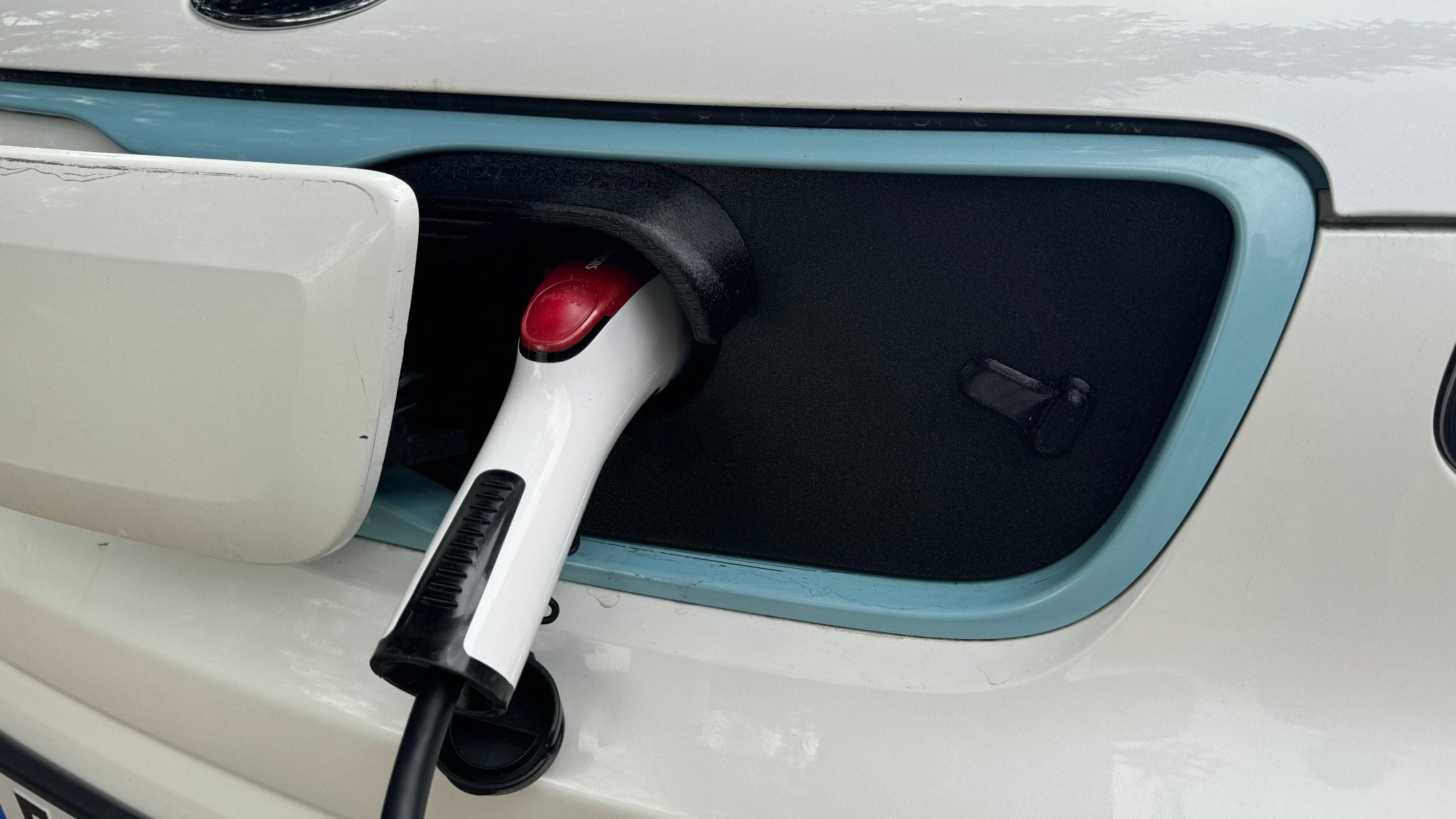 Kia Soul vær og snø deksel for ladeport - Sort - PROTONORD - PROTONORD