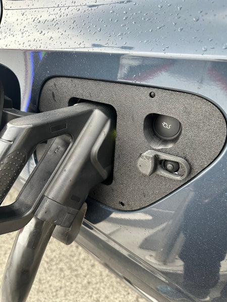 Polestar 2 kombi vær og snø deksel for ladeport - Sort - PROTONORD - PROTONORD