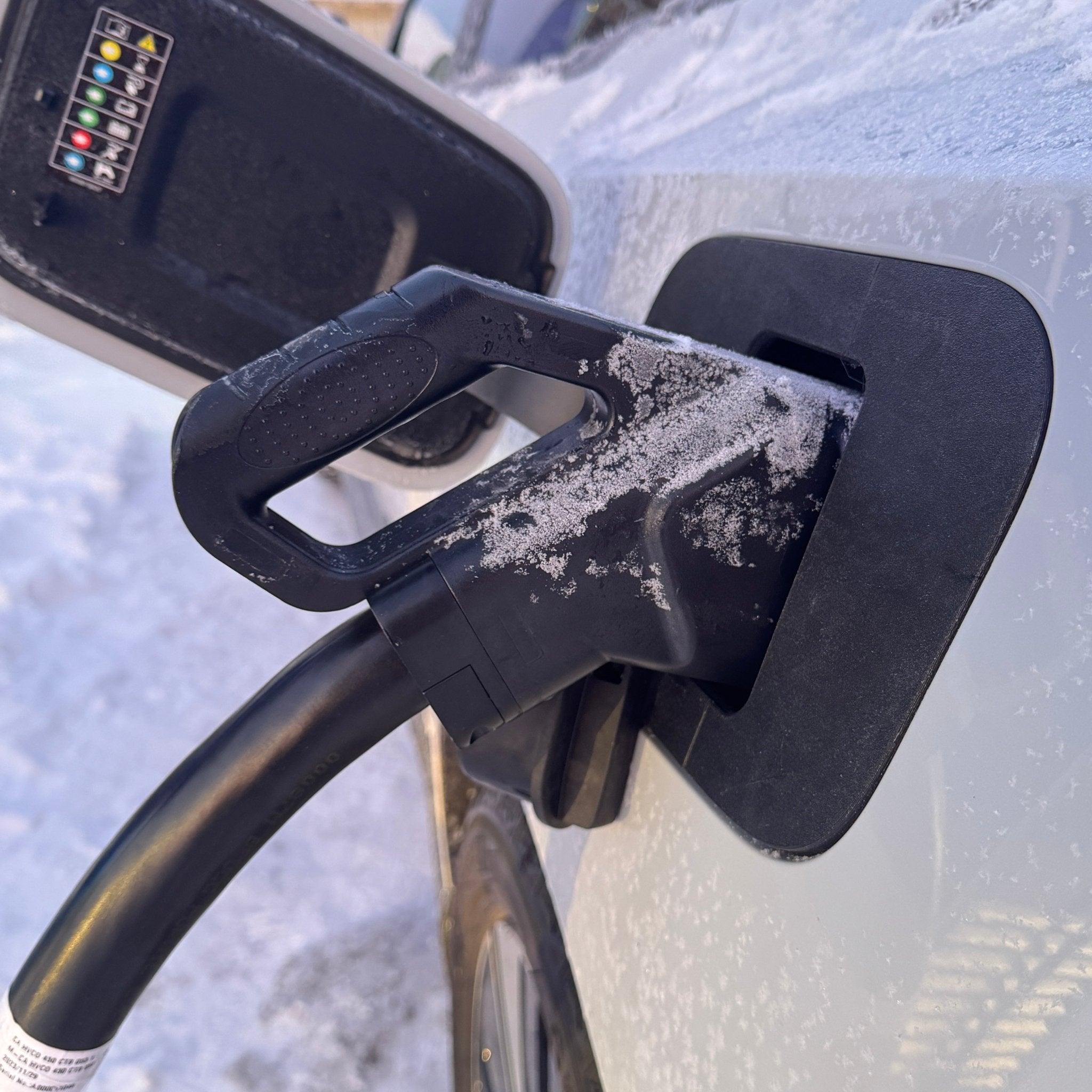 Polestar 4 vær og snø deksel for ladeport - Sort - PROTONORD - PROTONORD