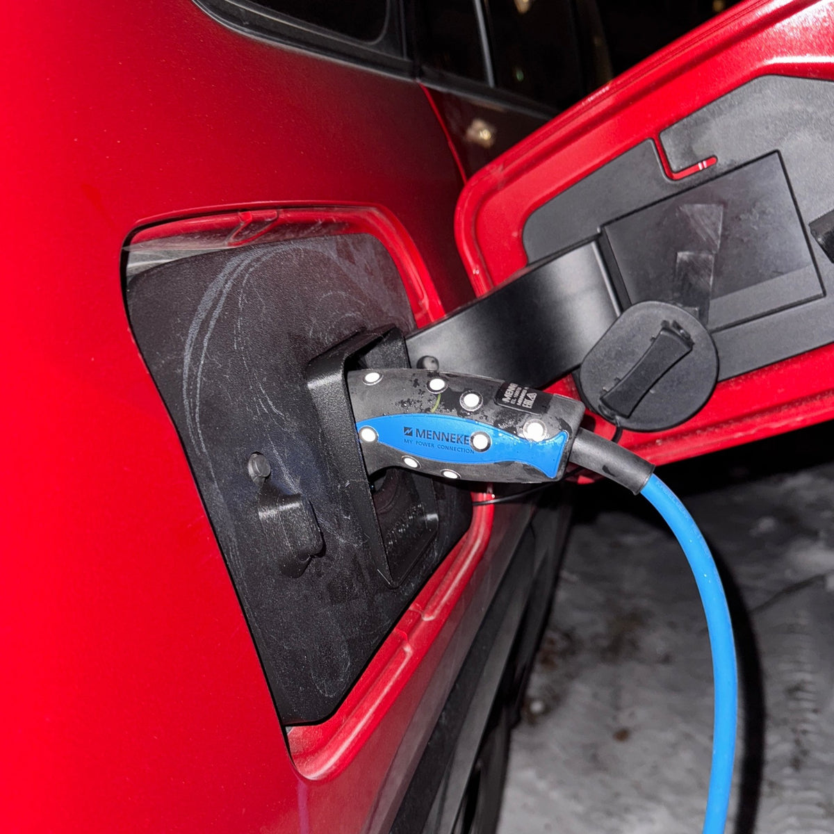 Suzuki Across vær og snø deksel for ladeport - Sort - PROTONORD - PROTONORD