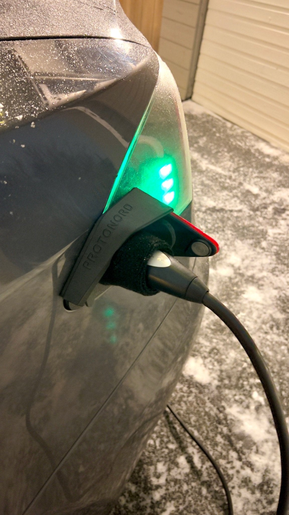 Tesla S vær og snø deksel for ladeport - Sort - PROTONORD - PROTONORD