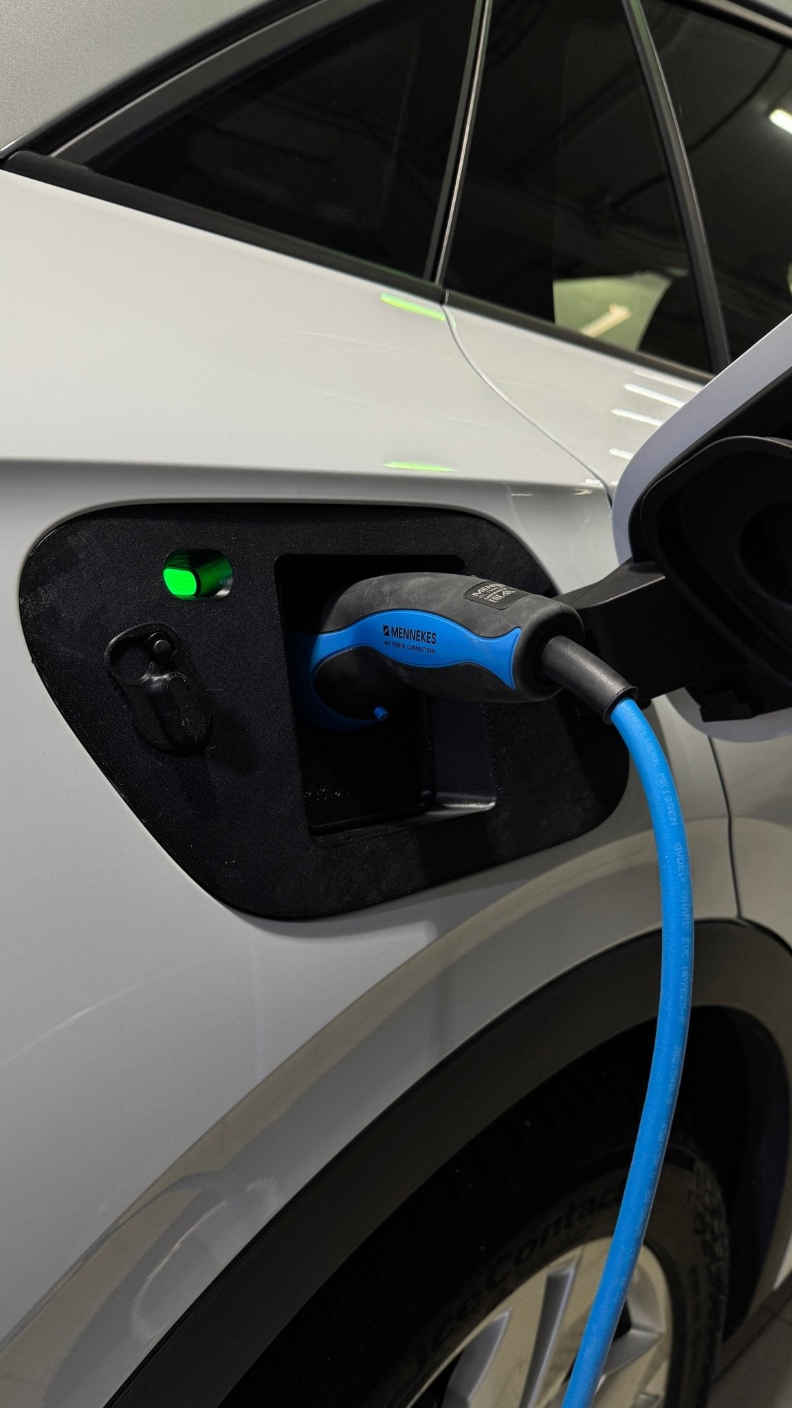 VolksWagen ID.4 ID.5 V2 vær og snø deksel for ladeport - Sort - PROTONORD - PROTONORD