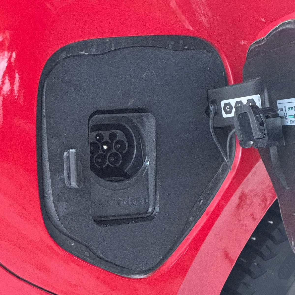 VolksWagen ID.Buzz vær og snø deksel for ladeport - CCS uten hette - PROTONORD - PROTONORD