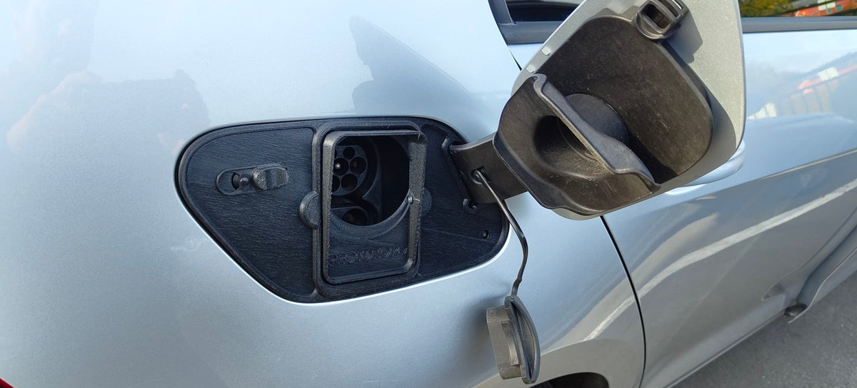 VW E - Golf vær og snø deksel for ladeport - Sort - PROTONORD - PROTONORD