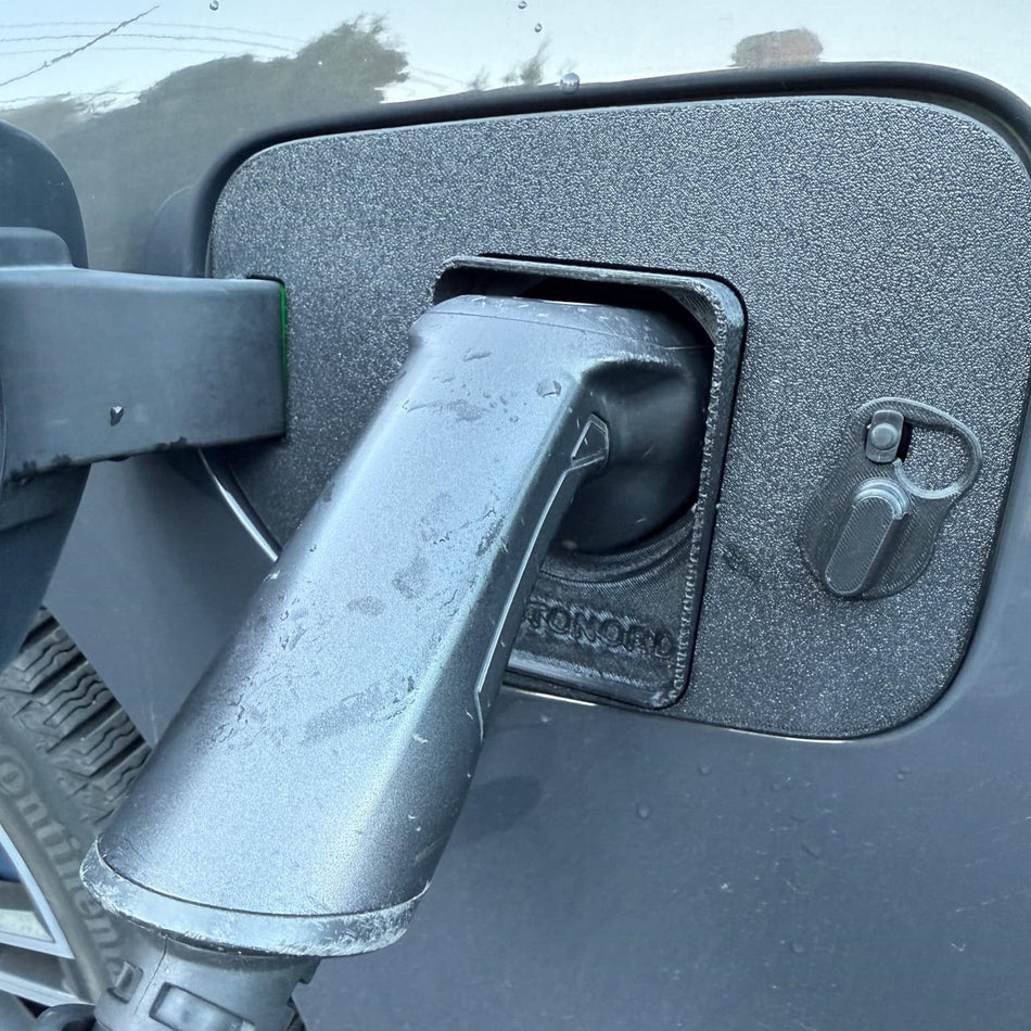 BMW 330e Hybrid vær og snø deksel for ladeport - Sort - PROTONORD - PROTONORD