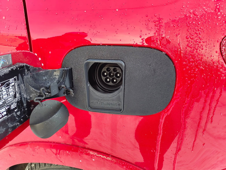Mercedes B250e vær og snø deksel for ladeport - Sort - PROTONORD - PROTONORD