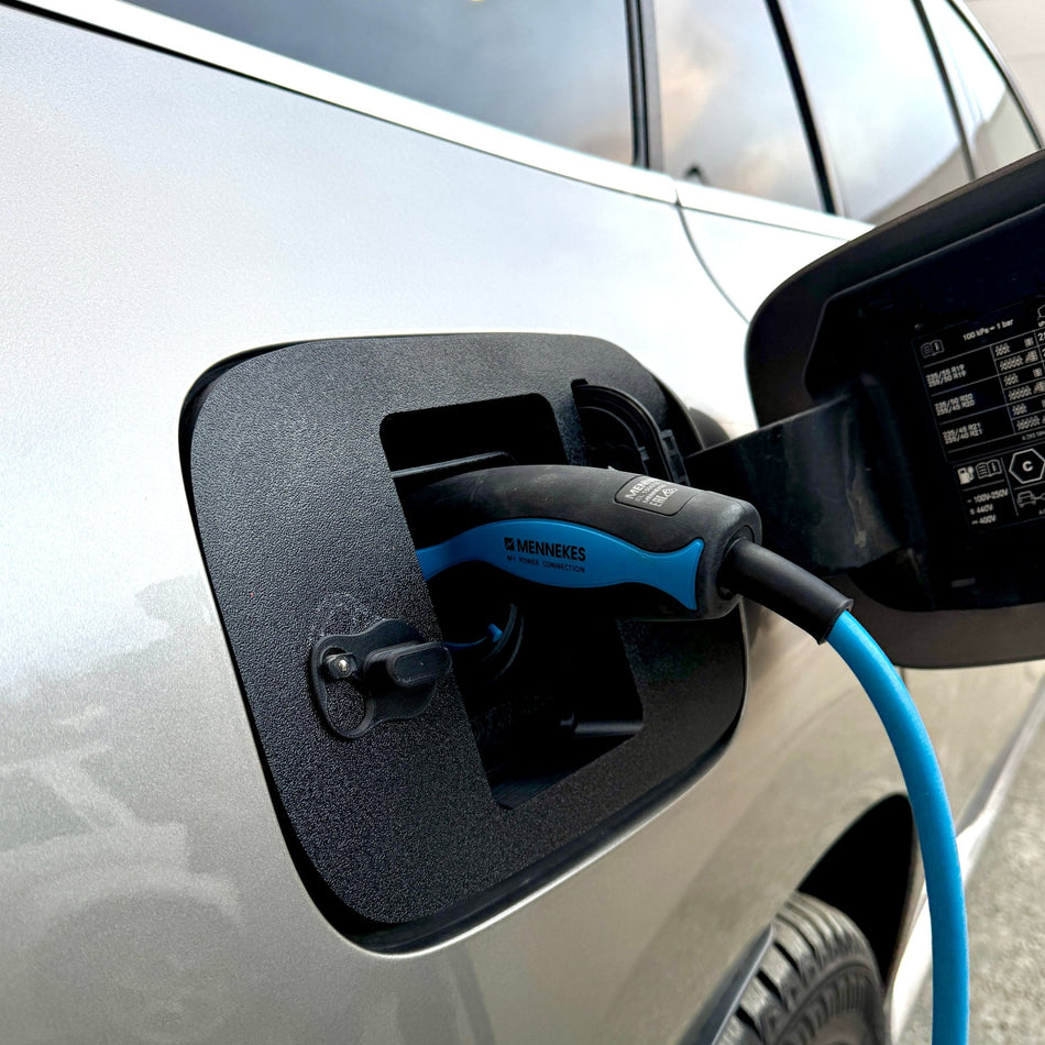 Mercedes EQC V2 vær og snø deksel for ladeport - Sort - PROTONORD - PROTONORD