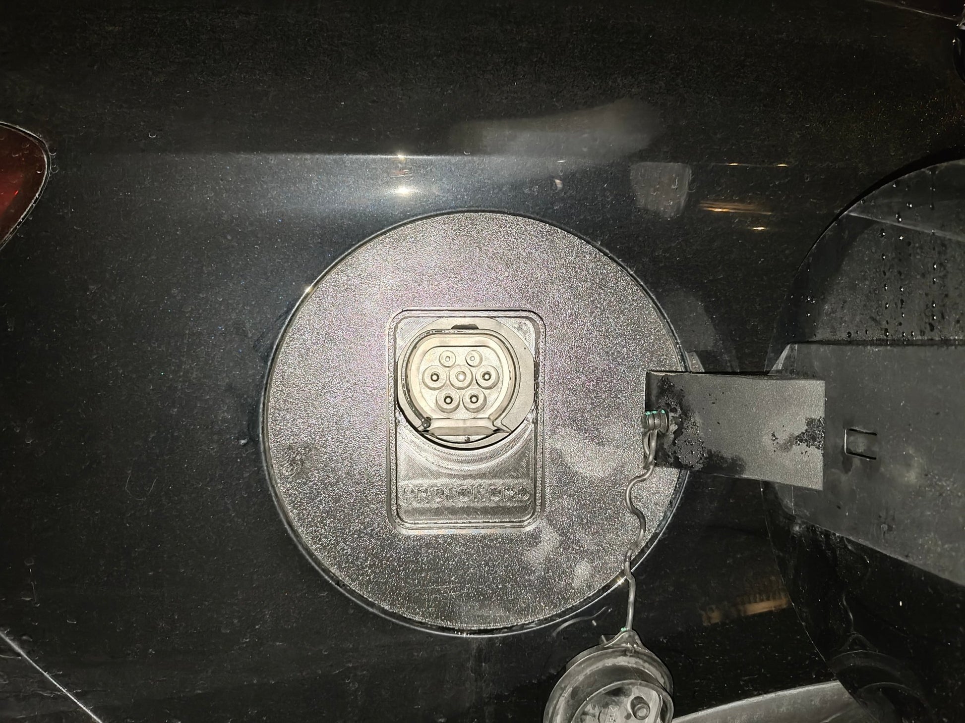 MG Marvel R vær og snø deksel for ladeport – PROTONORD