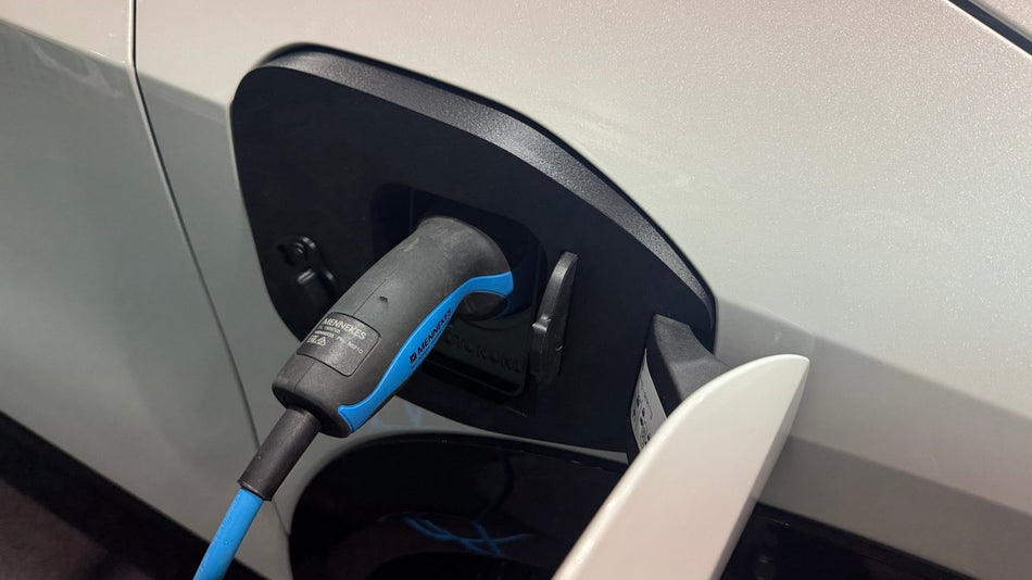 Nissan Ariya V2 vær og snø deksel for ladeport - PROTONORD - PROTONORD