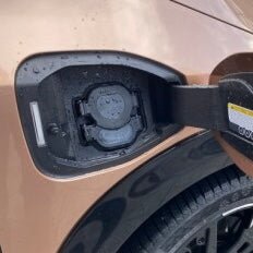 Nissan Ariya vær og snø deksel for ladeport - Sort - PROTONORD - PROTONORD