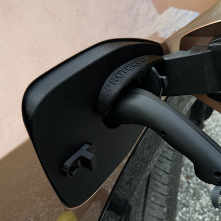 Nissan Ariya vær og snø deksel for ladeport - Sort - PROTONORD - PROTONORD