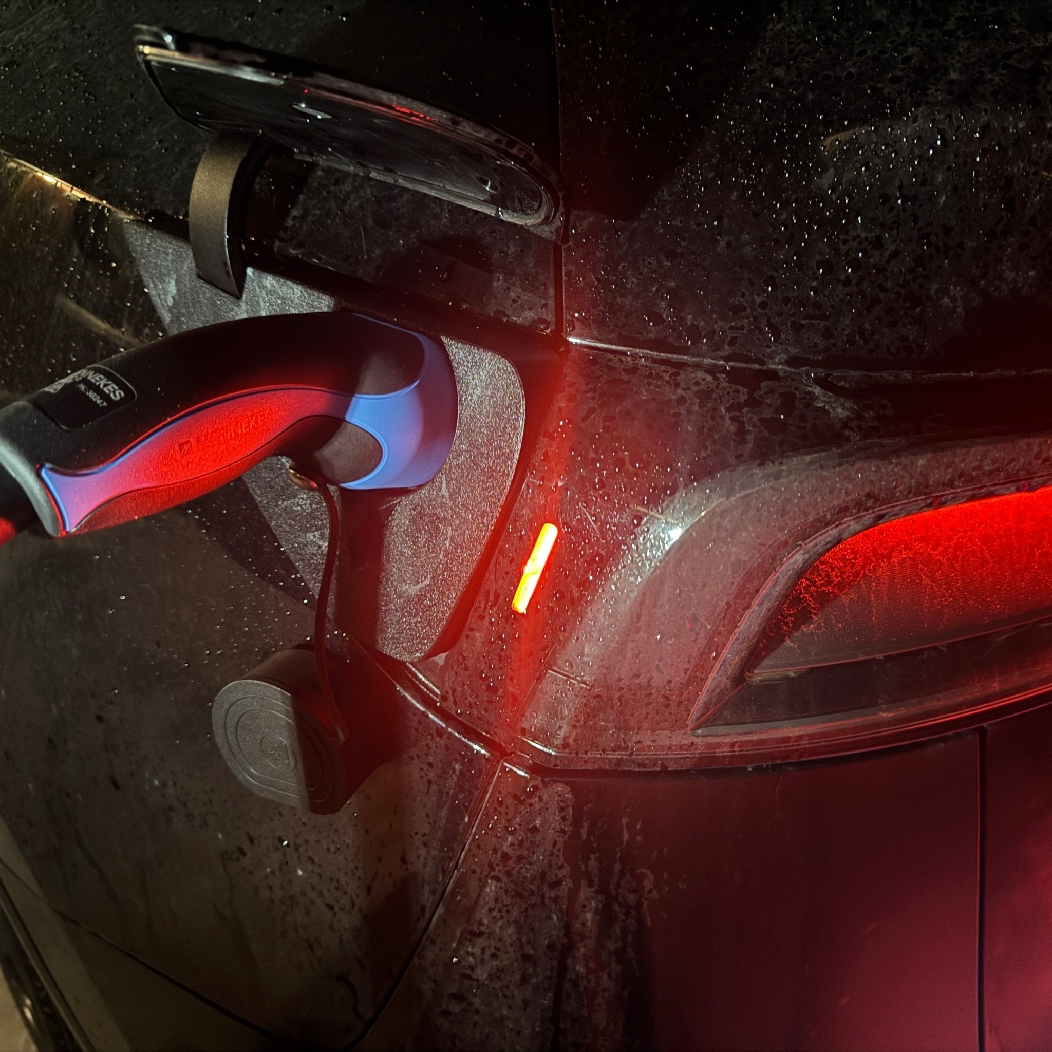 Tesla Y / Juniper vær og snø deksel for ladeport - PROTONORD - PROTONORD