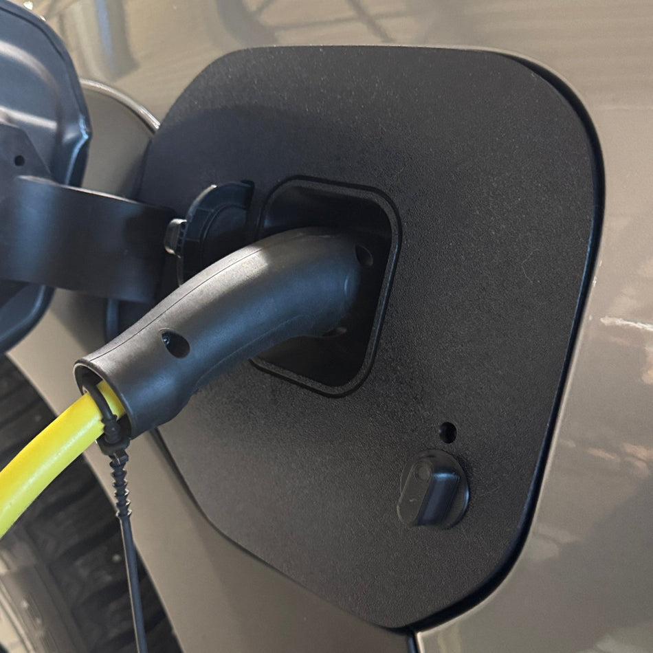 Toyota bZ4X V2 vær og snø deksel for ladeport - PROTONORD - PROTONORD