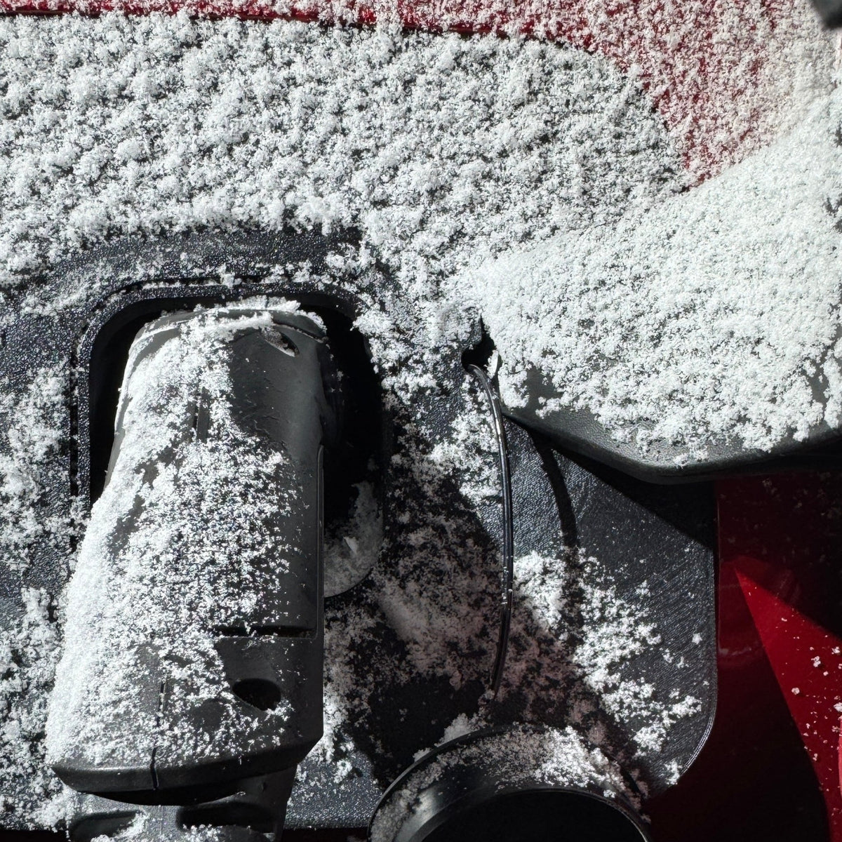 Toyota Rav4 hybrid V2 vær og snø deksel for ladeport - PROTONORD - PROTONORD