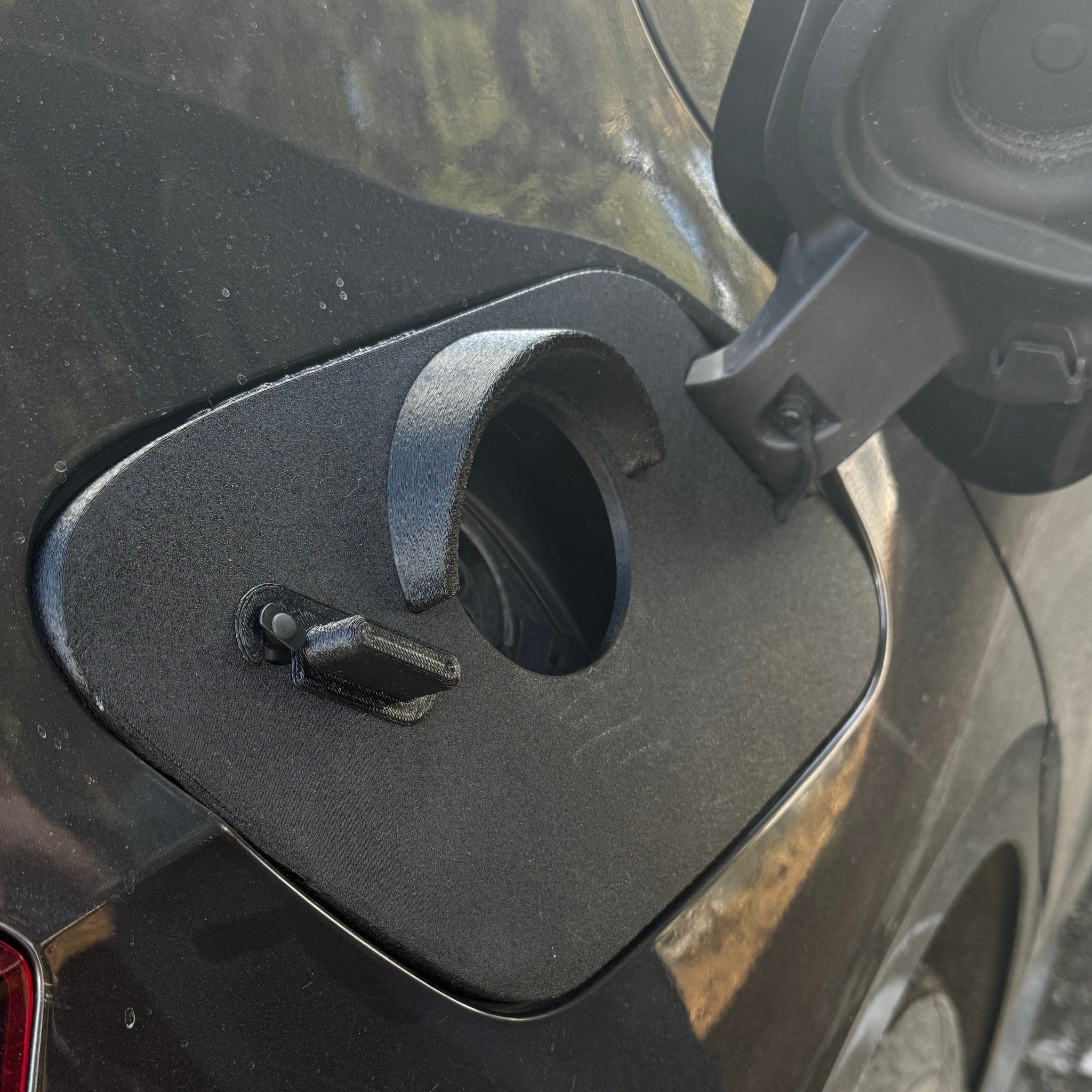 VW VolksWagen ID3 vær og snø deksel for ladeport - Sort - PROTONORD - PROTONORD