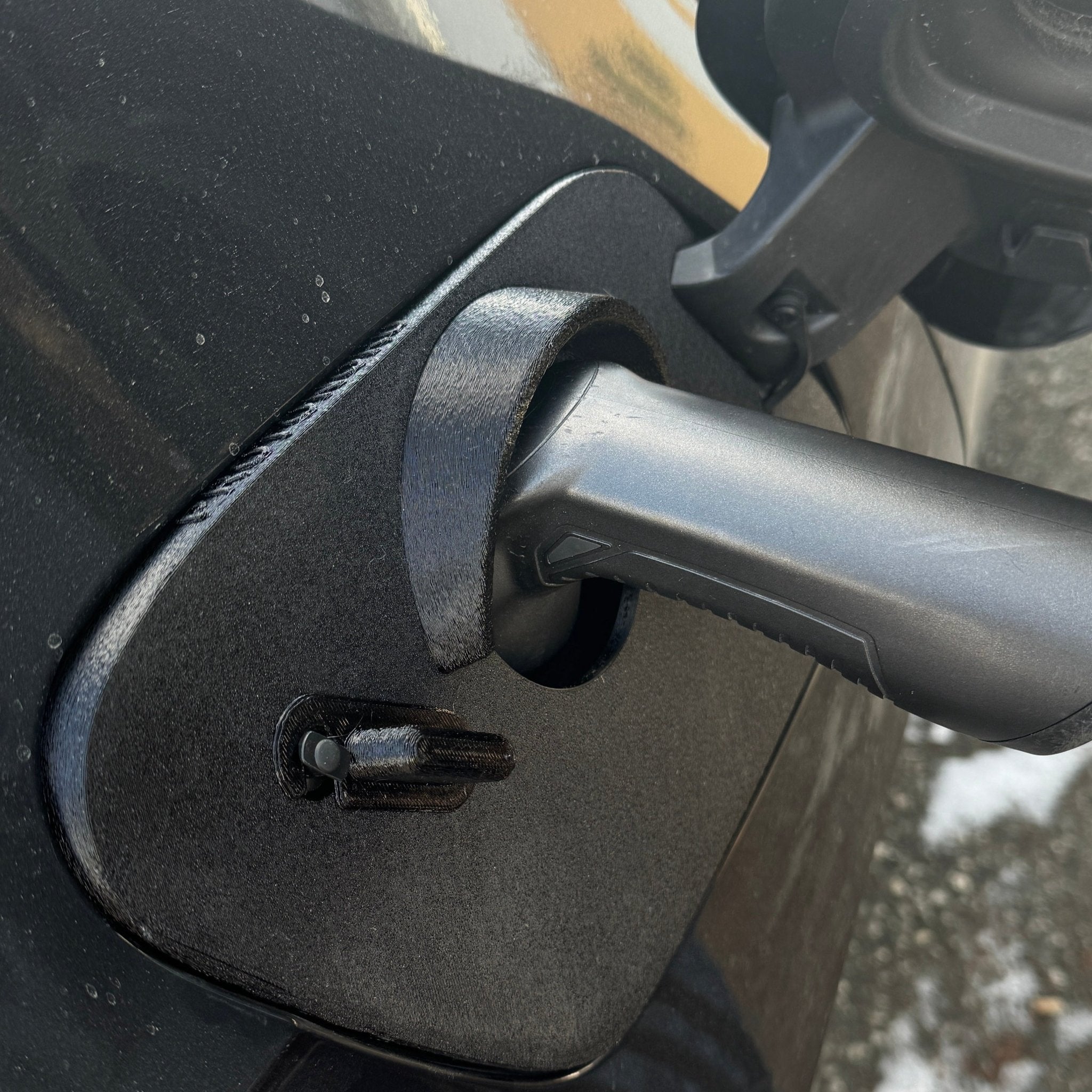 VW VolksWagen ID3 vær og snø deksel for ladeport - Sort - PROTONORD - PROTONORD